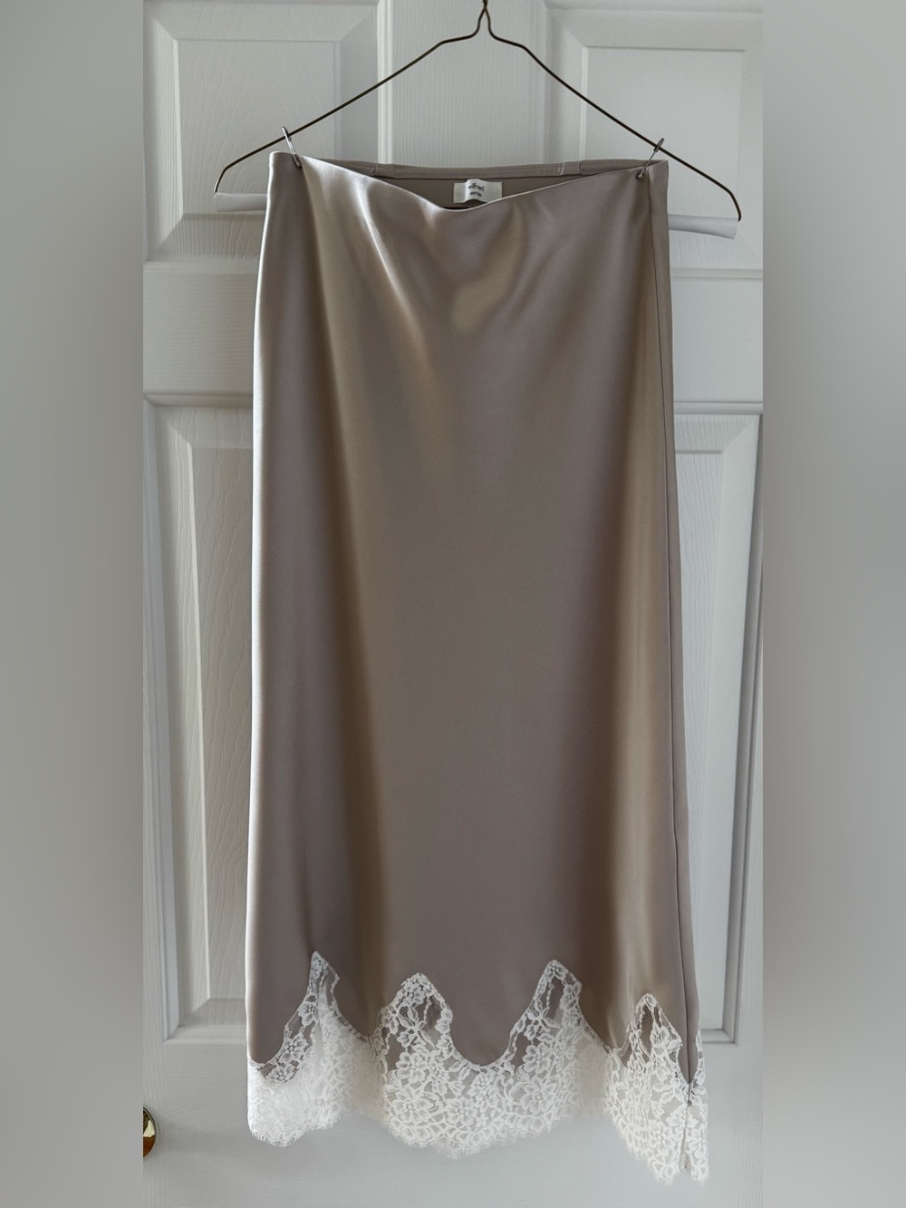 Aritzia Henrietta Satin Skirt Wilfred - Mcna Bg /Lt Brch